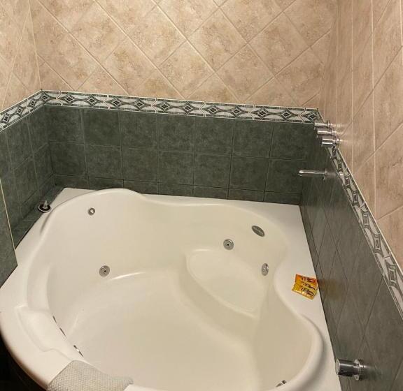 اتاق سوپریور با وان آب گرم, Samay Huasi