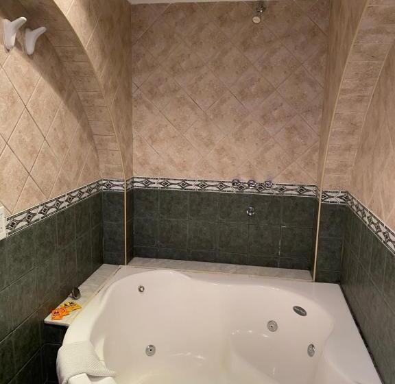 اتاق سوپریور با وان آب گرم, Samay Huasi