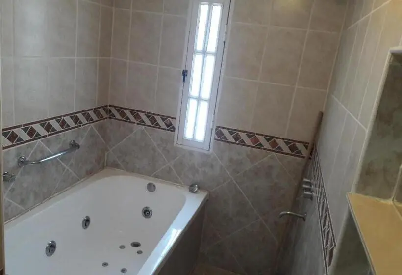 اتاق استاندارد با وان آب گرم, Teomar