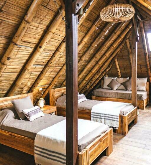 جناح عائلي, Tiki Limbo