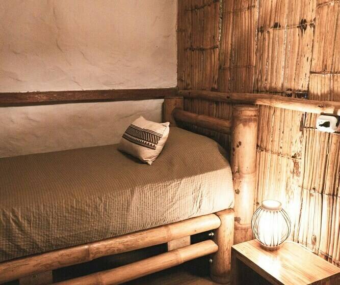 غرفة قياسية ثلاثية, Tiki Limbo