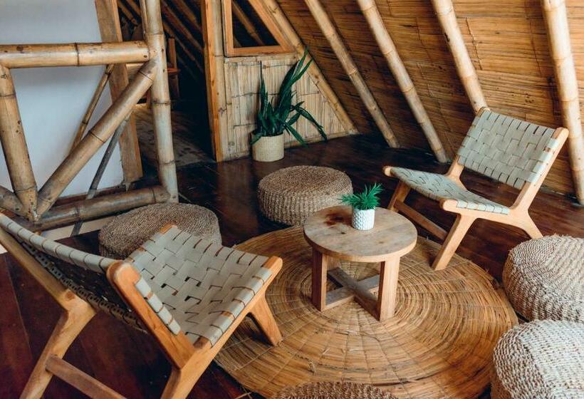 جناح عائلي, Tiki Limbo