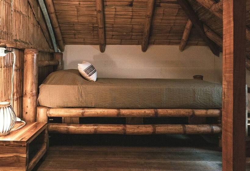 غرفة قياسية ثلاثية, Tiki Limbo