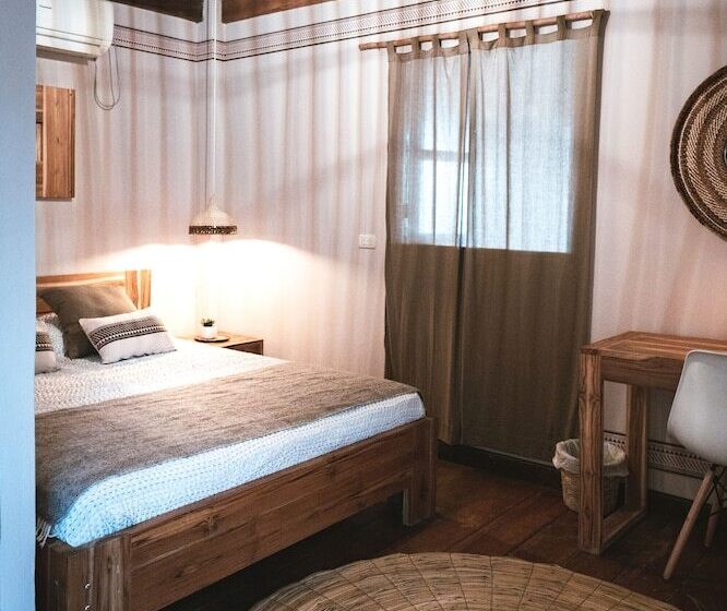 غرفة قياسية فردية, Tiki Limbo