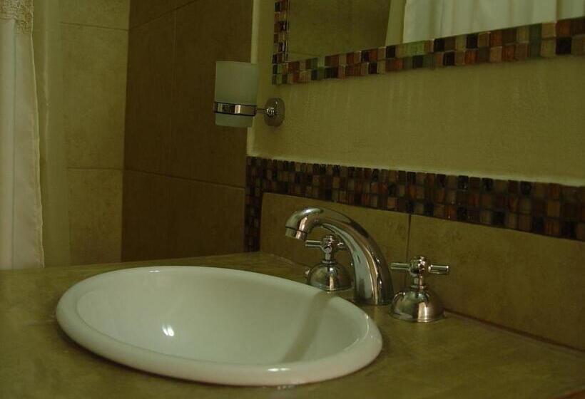 اتاق استاندارد چهار تخته, Urbana