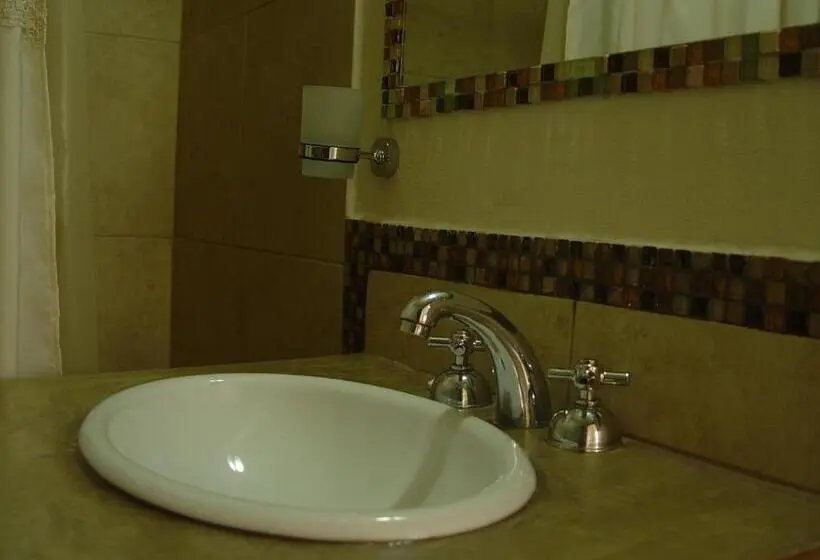 اتاق استاندارد چهار تخته, Urbana