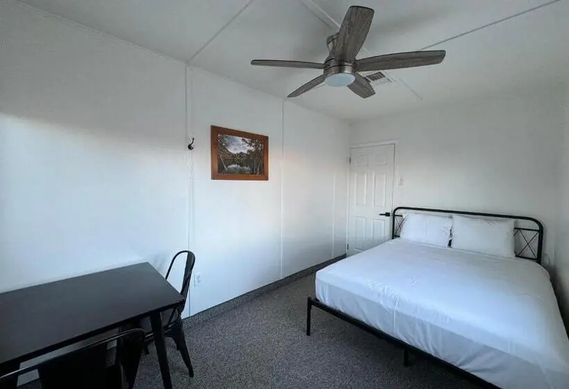 Sviitti, Eastern Sierra Motor Lodge