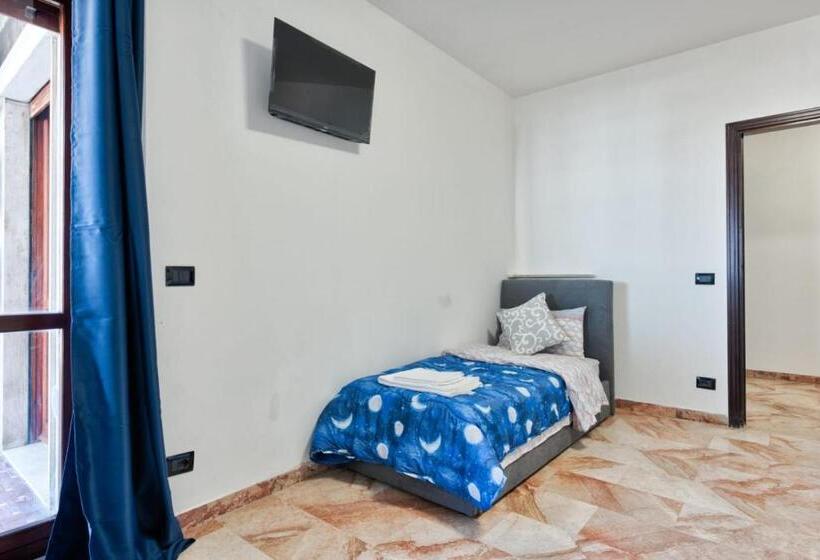 Standard Kolmen Hengen Huone Parveke, Easy Downtown Inn