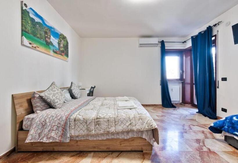 Standard Kolmen Hengen Huone Parveke, Easy Downtown Inn