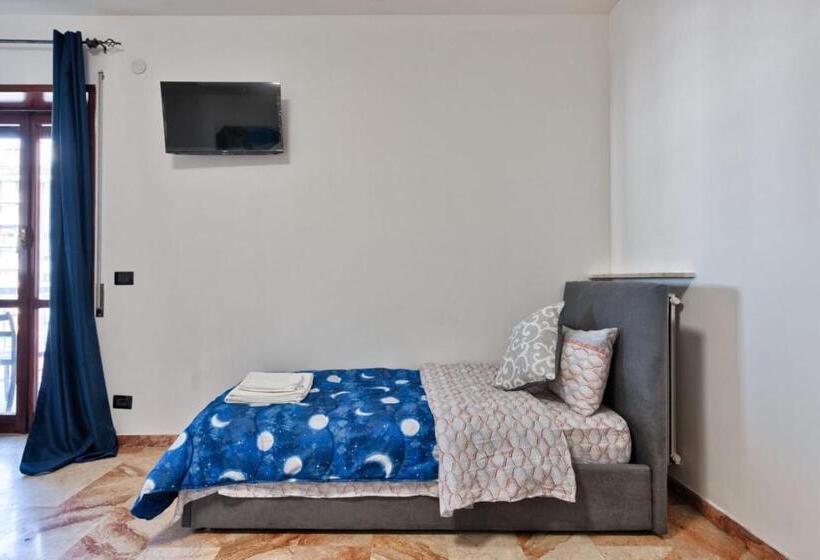 Standard Kolmen Hengen Huone Parveke, Easy Downtown Inn