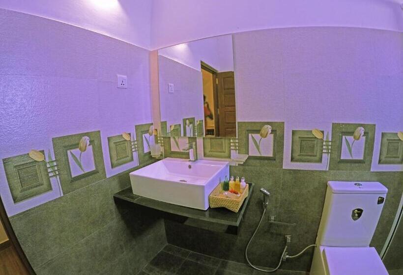 חדר סטנדרט לשלושה עם מרפסת, Avonil Resort Yala