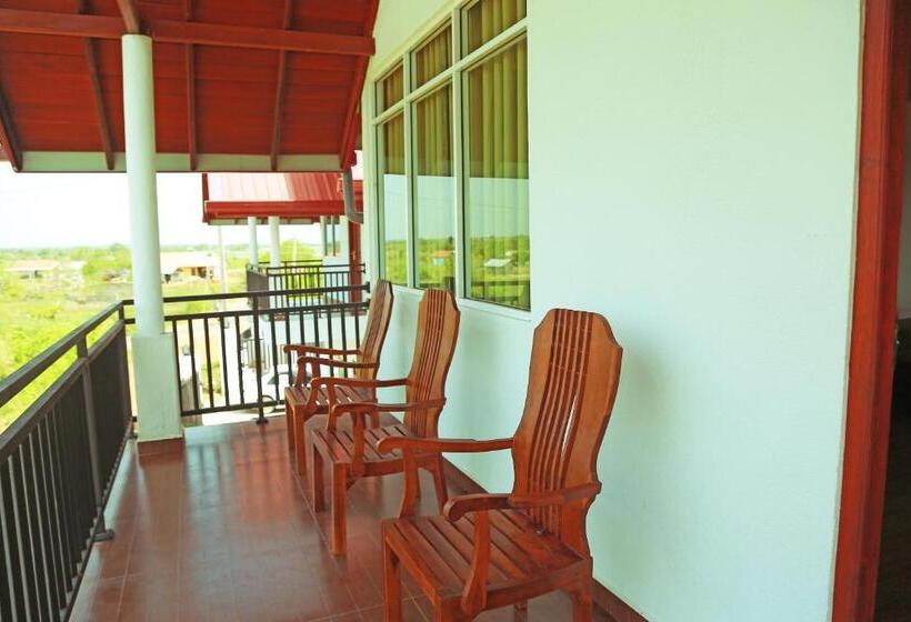 חדר סטנדרט לשלושה עם מרפסת, Avonil Resort Yala