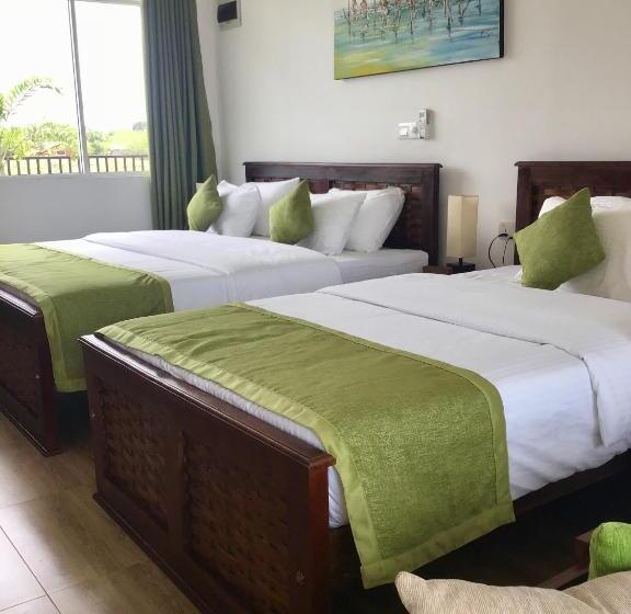 חדר סטנדרט לשלושה עם מרפסת, Avonil Resort Yala