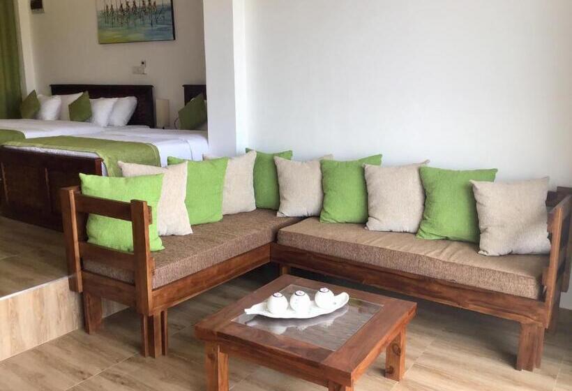 חדר סטנדרט לשלושה עם מרפסת, Avonil Resort Yala