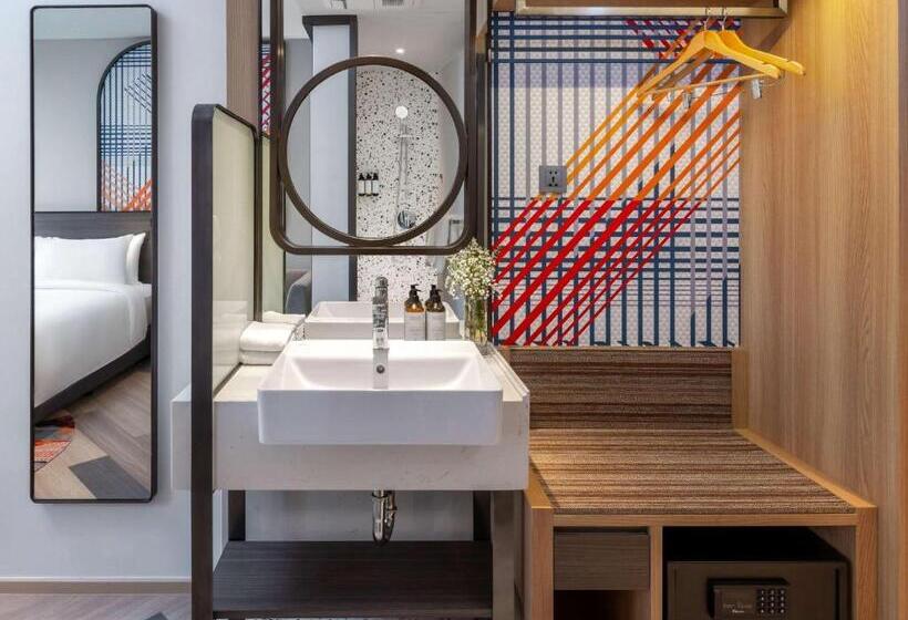 Classic Room King Bed