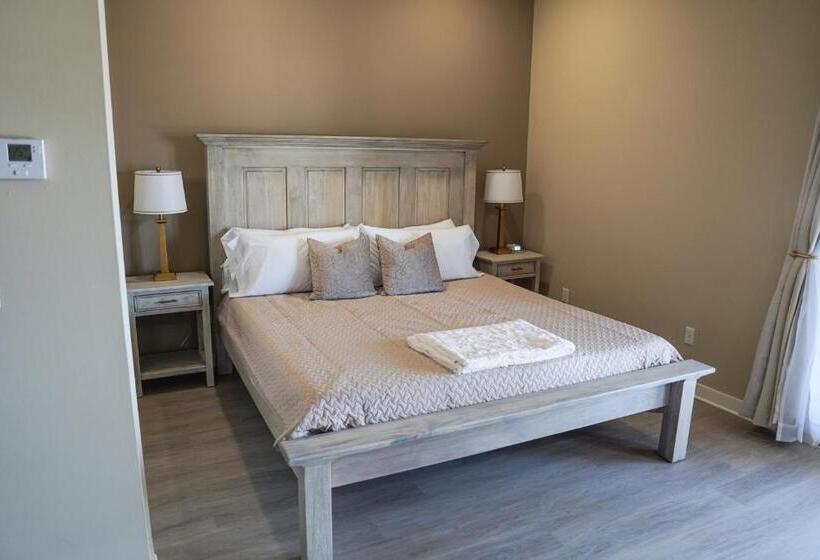 Люкс с Балконом, Whiskey In Pascagoula