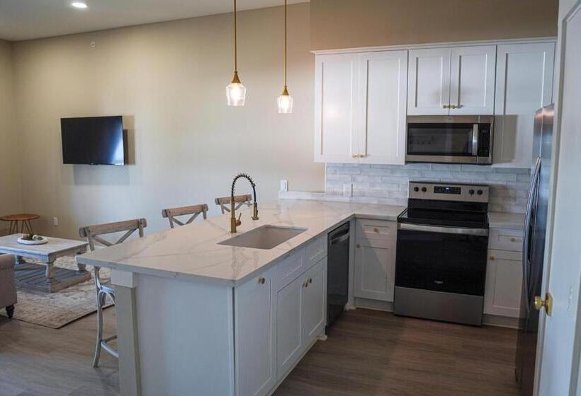 Люкс с Балконом, Whiskey In Pascagoula