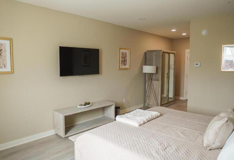 Стандартный Номер Кровать Кинг, Whiskey In Pascagoula