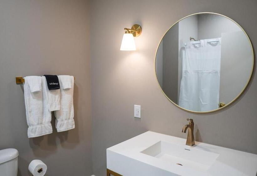 Номер Стандарт, Whiskey In Pascagoula