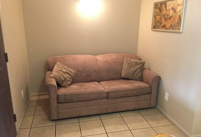 סוויטה עם מרפסת, Avalon Inn