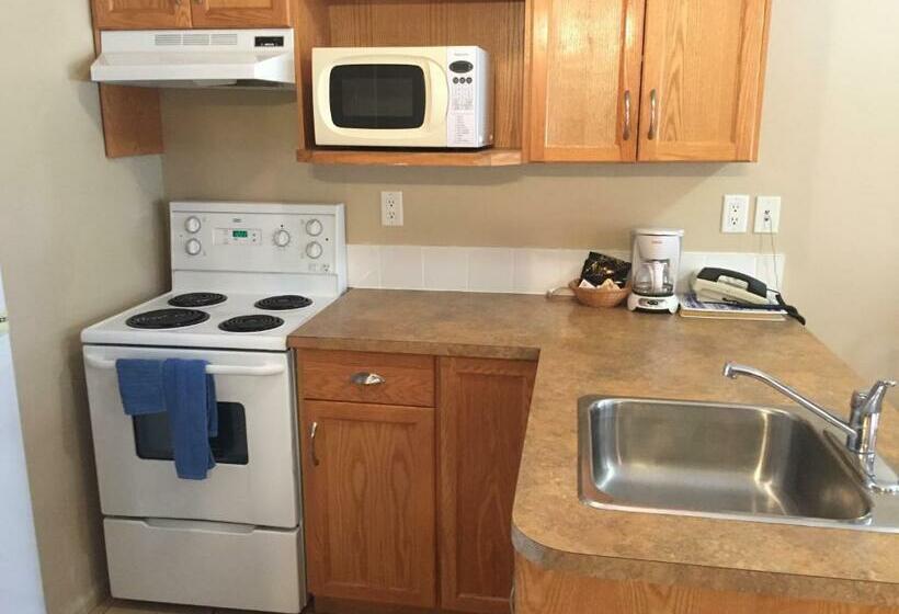 סוויטה עם מרפסת, Avalon Inn