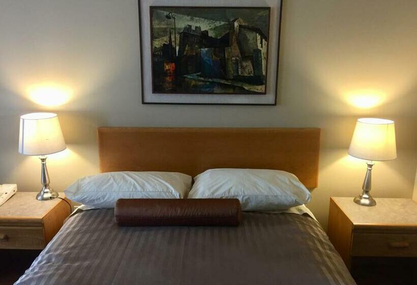 סוויטה עם מרפסת, Avalon Inn