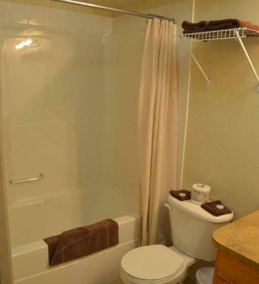 סוויטה עם מרפסת, Avalon Inn