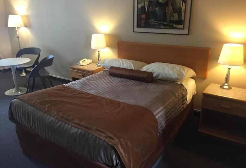 חדר סטנדרט, Avalon Inn