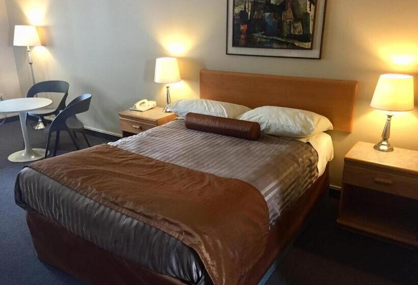 חדר סטנדרט, Avalon Inn