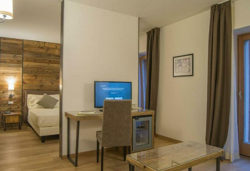 جناح جونيور, Garni Caminetto