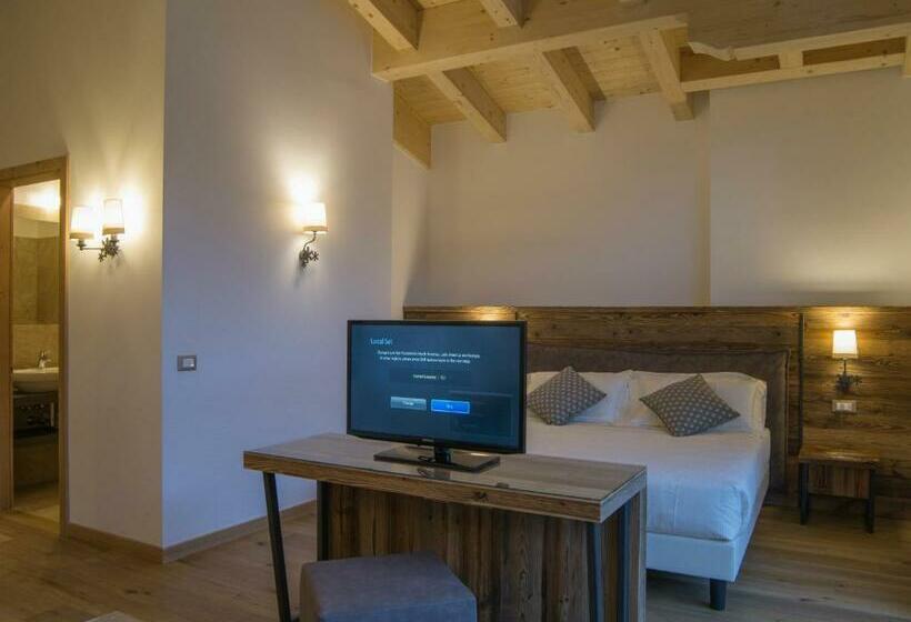 جناح جونيور, Garni Caminetto