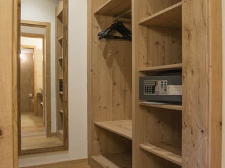 جناح جونيور, Garni Caminetto