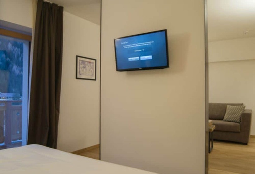 جناح جونيور, Garni Caminetto