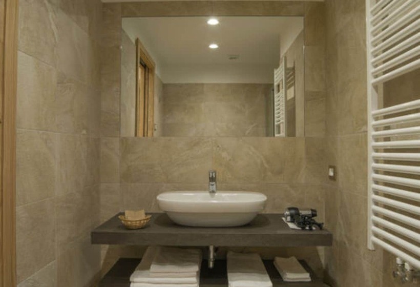 جناح جونيور, Garni Caminetto