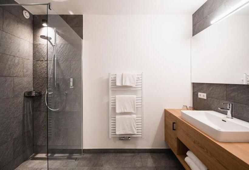 חדר משפחתי, Gasthof Jochele