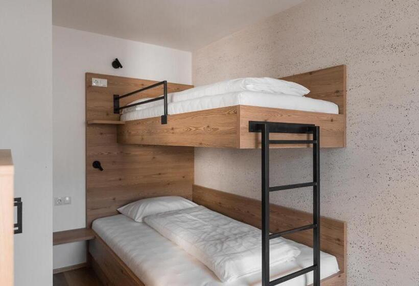 חדר משפחתי, Gasthof Jochele