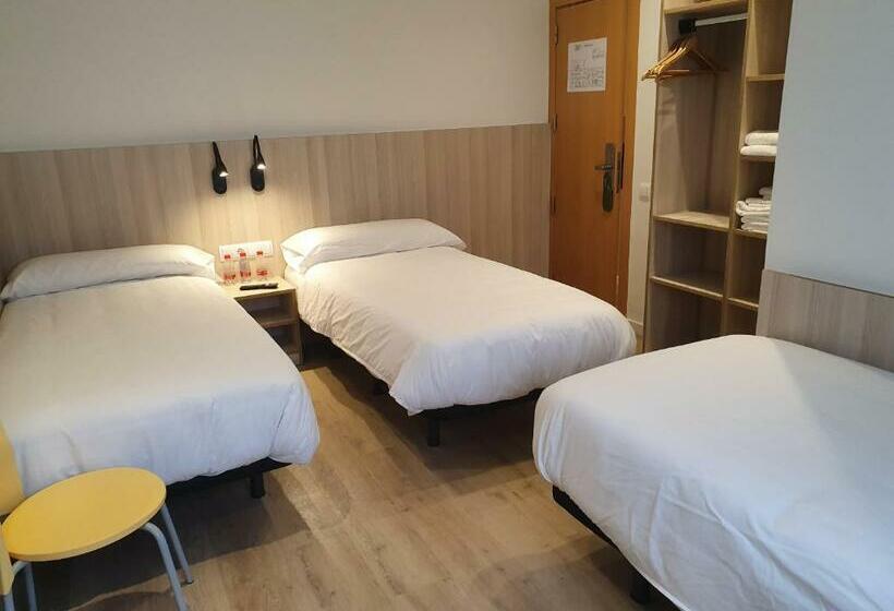 اتاق استاندارد سه نفره, Hostal Bestprice Barcelona Stadium
