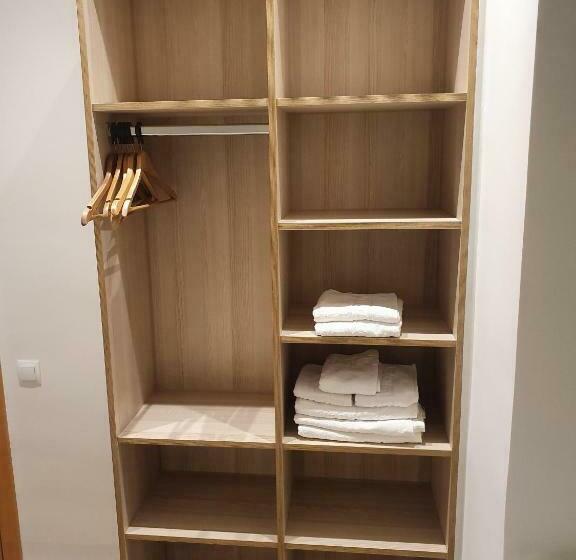 اتاق استاندارد سه نفره, Hostal Bestprice Barcelona Stadium