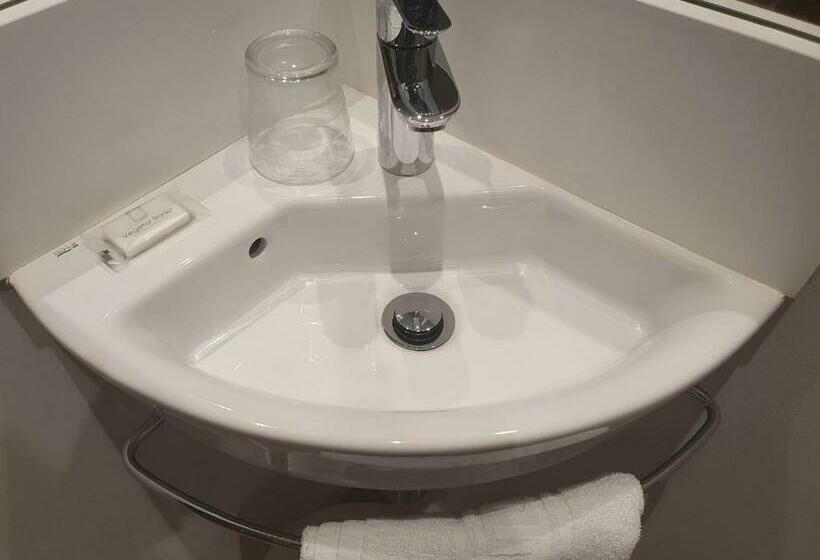 Habitación Triple Estándar, Hostal Bestprice Barcelona Stadium