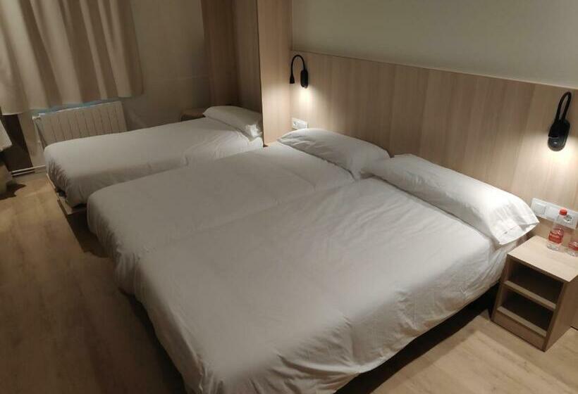 اتاق استاندارد سه نفره, Hostal Bestprice Barcelona Stadium