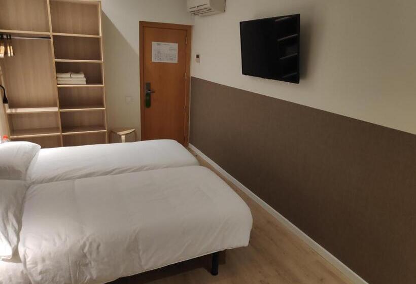 اتاق استاندارد سه نفره, Hostal Bestprice Barcelona Stadium