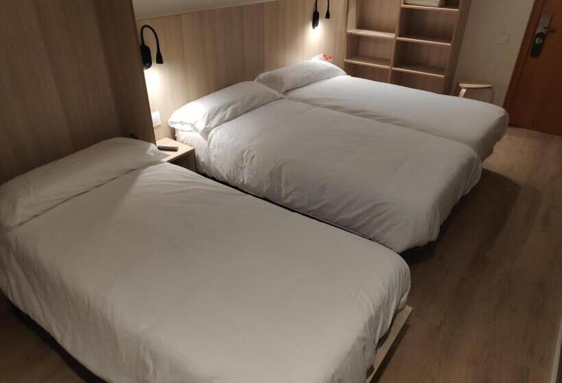 اتاق استاندارد سه نفره, Hostal Bestprice Barcelona Stadium