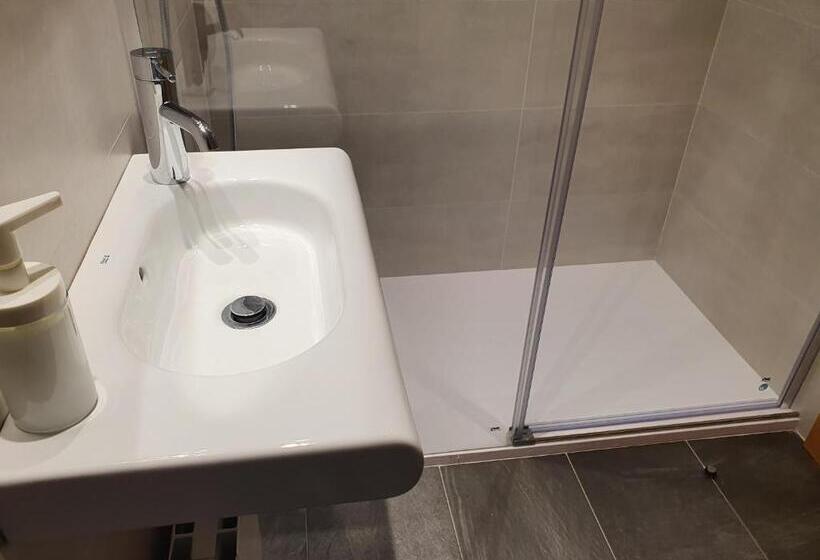 آپارتمان 3 خوابه, Hostal Bestprice Barcelona Stadium