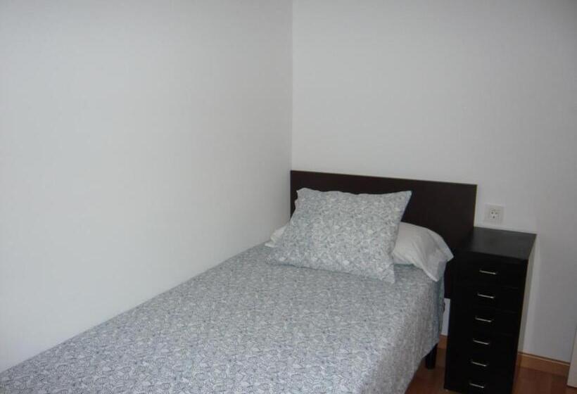 Apartamento 3 Dormitorios, Hostal Bestprice Barcelona Stadium