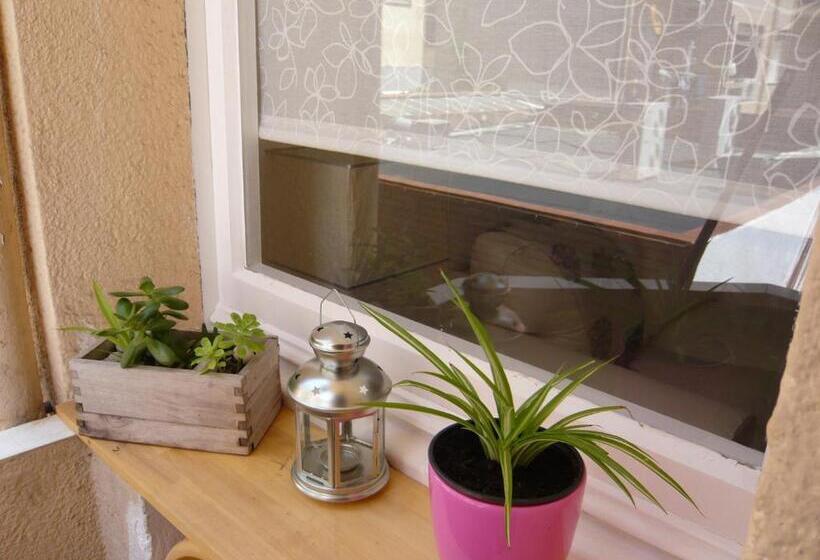 Apartamento 3 Dormitorios, Hostal Bestprice Barcelona Stadium
