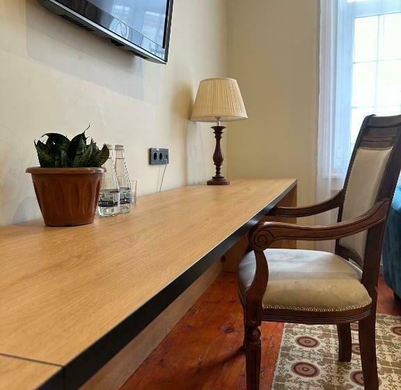 סוויטת ג'וניור, Jipek Joli