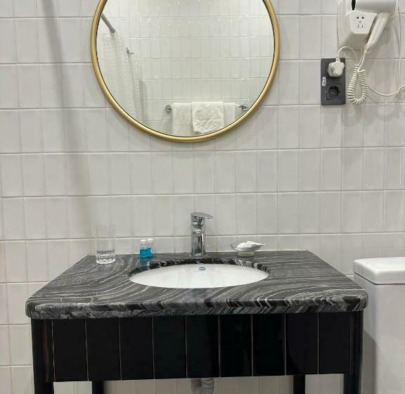 סוויטת ג'וניור, Jipek Joli