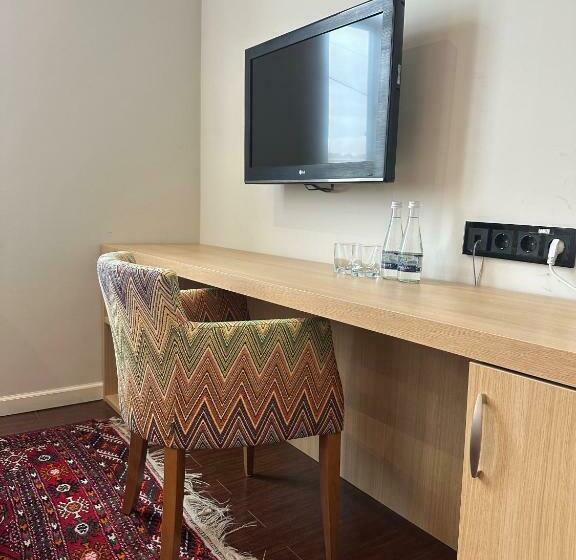 חדר סטנדרט, Jipek Joli