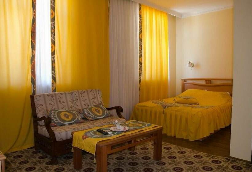 סוויטת ג'וניור, Jipek Joli