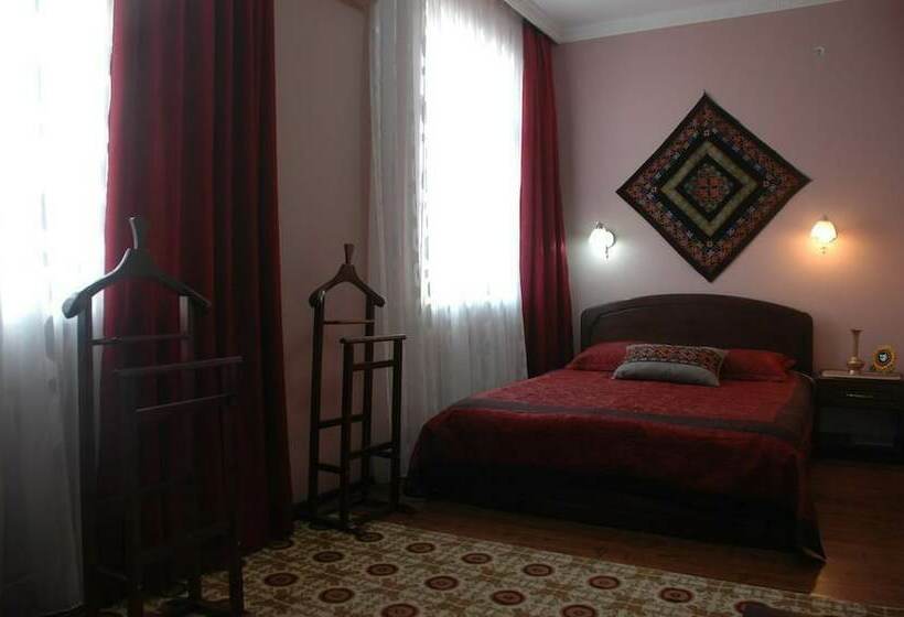 סוויטת ג'וניור, Jipek Joli